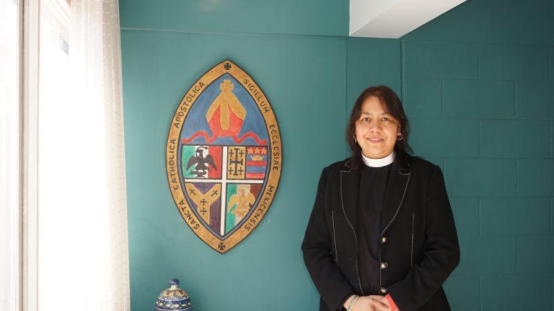 Sally Sue Hernández, la primera obispa de la Iglesia Anglicana en México -  IMPACTO